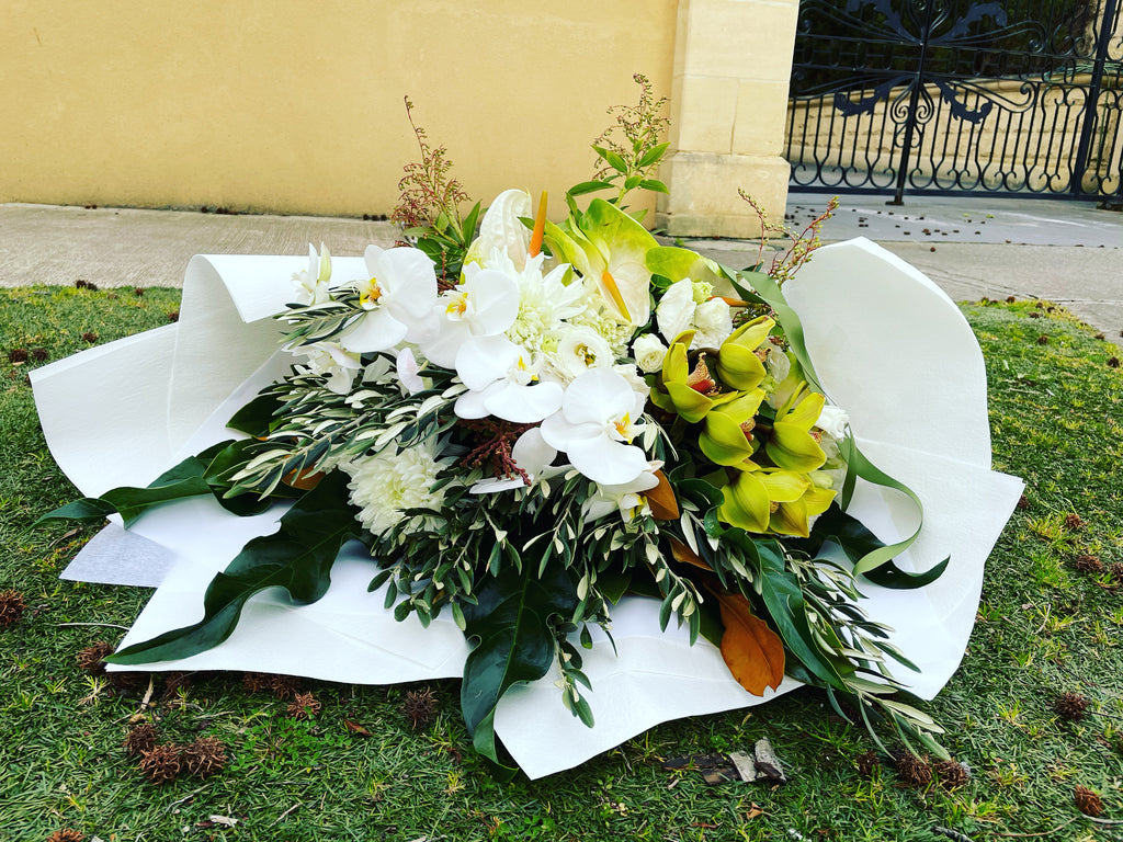 White Magnificent bouquet - QUEEN Glenferrie ROSE